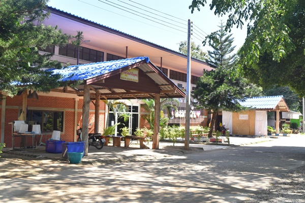 อาคารเรียน สปช.105/29 ปีที่สร้าง 2542